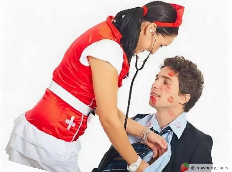 Сексуальная медсестра хочет тобой заняться 