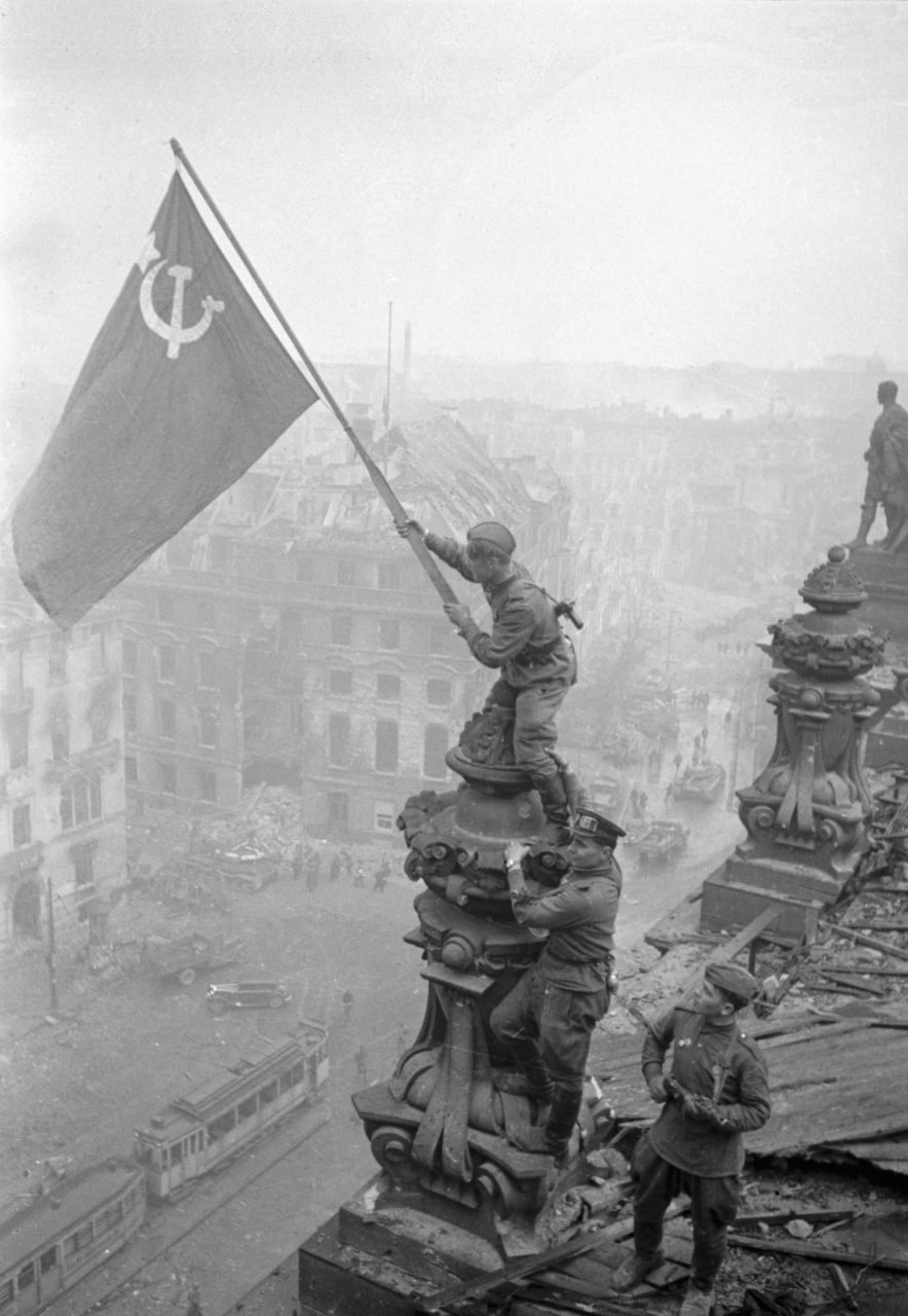 Знамя Победы над Рейхстагом водрузили
