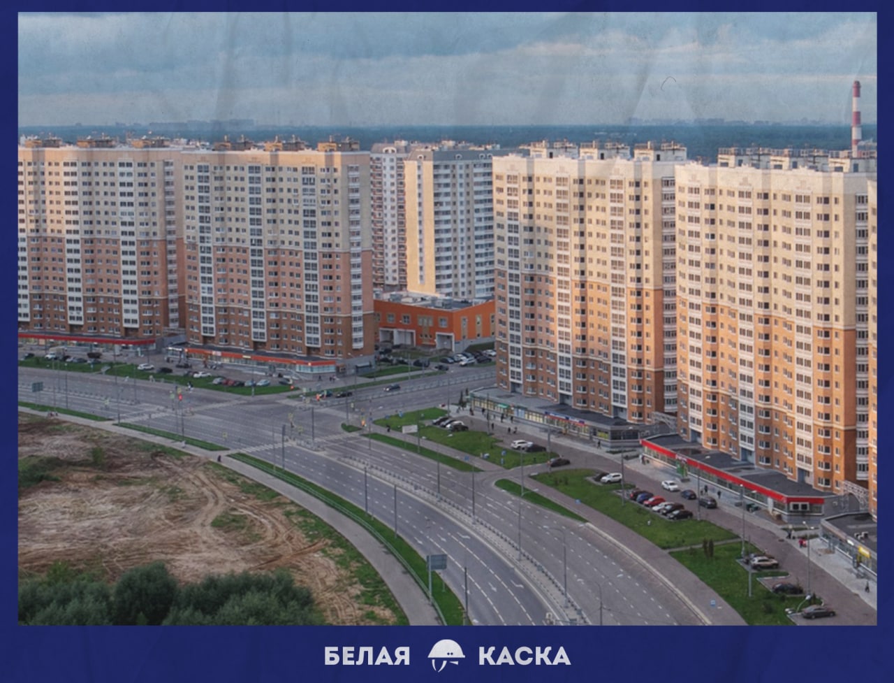 Растения некрасовки. Некрасовка (район Москвы). Многоэтажки в России. Новостройки Москвы. Дом в Некрасовке посреди многоэтажек.