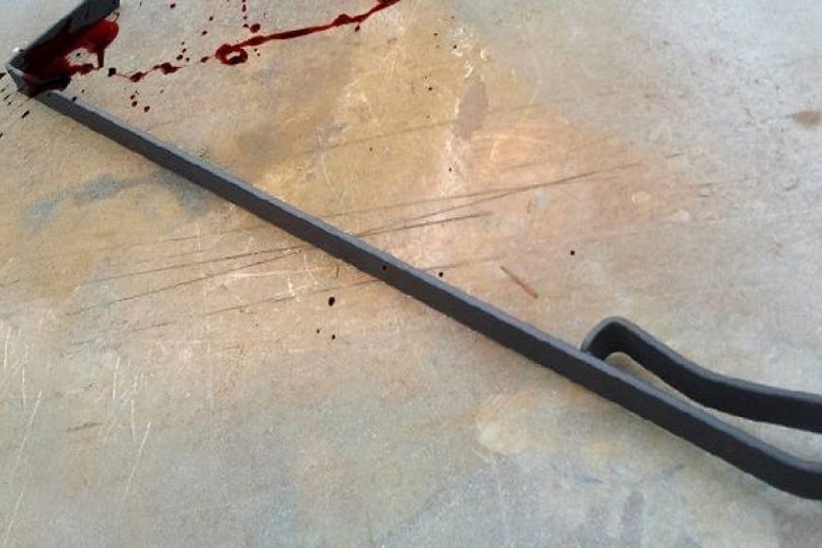 Кочерга омск. Кочерга 19 века. Избил кочергой. Избил кочергой. Избил кочергой.