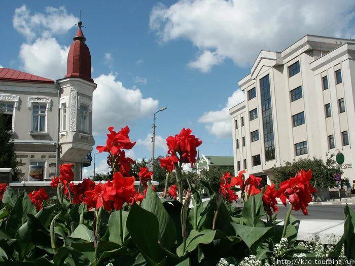 Адреса старого оскола. Старый Оскол исторический центр. Театральная площадь старый Оскол. Старый Оскол Главная улица. Красивая архитектура города старый Оскол.