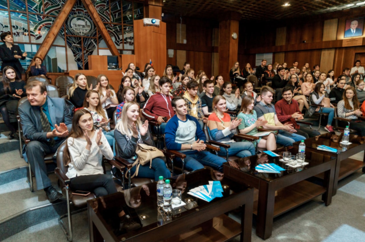 Новосибирский технический университет факультеты. НГУ И НГТУ (Новосибирск).. Студенческий НГТУ Новосибирск. Аудитория студенты НГУ Новосибирск. НГУ студенты.