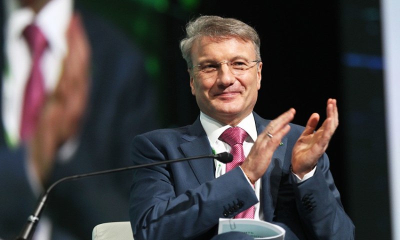 ​​С Грефа по нитке  На днях глава &laquo;Сбербанка&raquo; Герман Греф проговорился - оказывается, топ-менеджеры &laquo;Сбера&raquo; бегут из-за санкций, которые предполагают ограничения на владение и управление активами