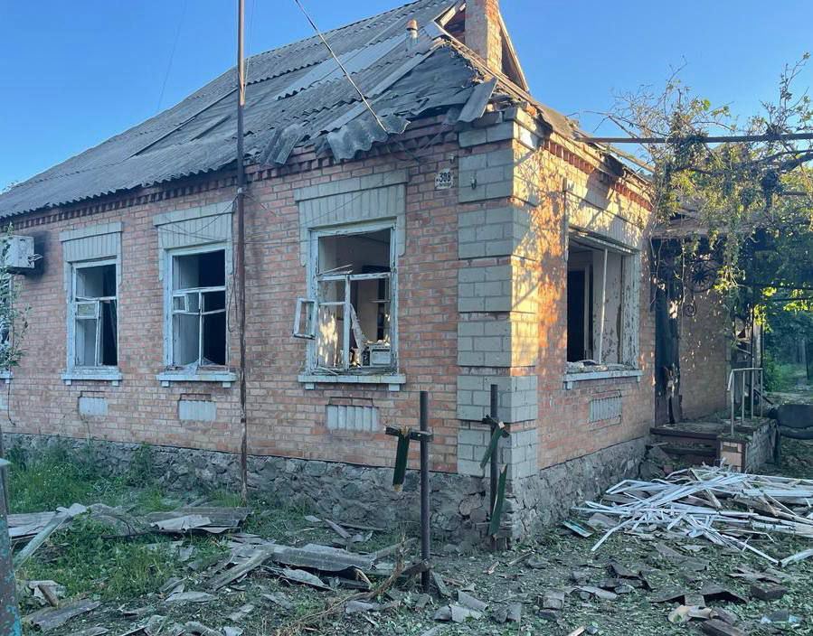 Russians struck Nikopol with heavy artillery: one civilian injured, gas mains da