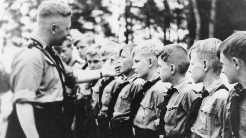Гитлерюгенд третьего рейха. Гитлерюгенд песня. Гитлерюгенд песня. Гитлерюгенд песня. Гитлер и гитлерюгенд.