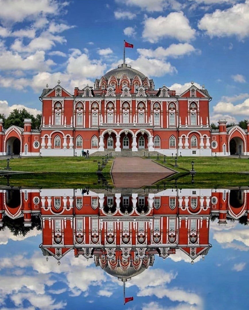петровский путевой дворец внутри