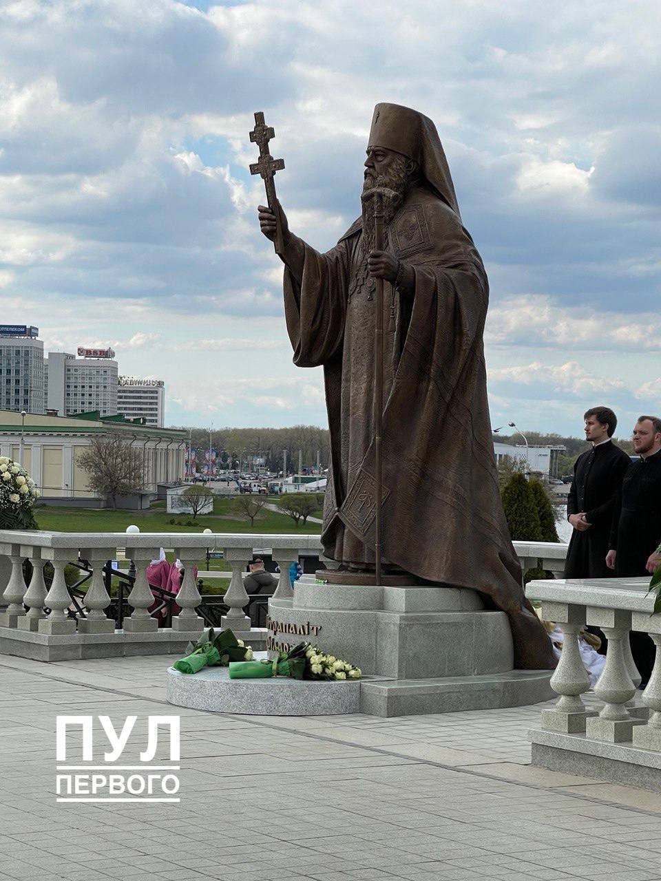 Всея беларуси. Филарет Минск памятник. Памятник Патриарху Филарету. Памятник митрополиту Филарету в Минске. Минск центр памятники.