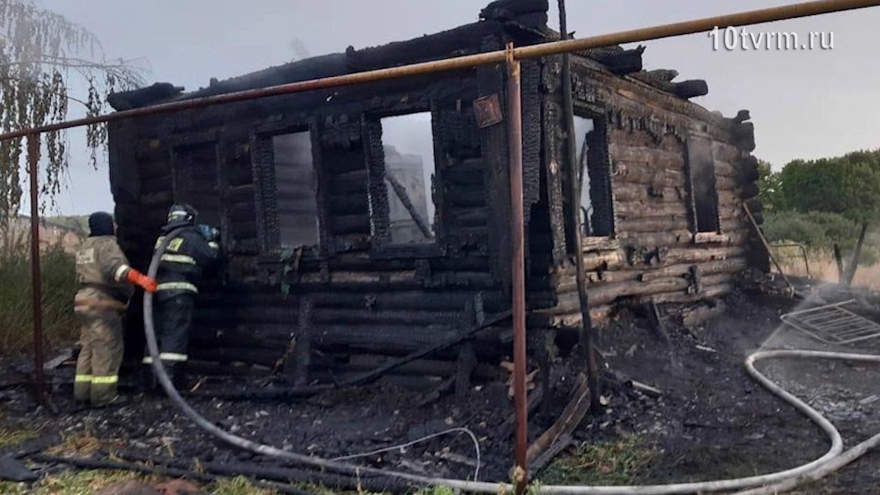 Дом 09 09 2022. Пожар. Дом горит. В Мордовии сгорел дом. Фото пожара дома.