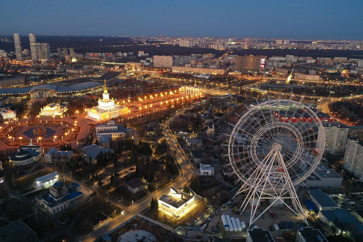 Колесо обозрения Солнце Москвы: Величественный аттракцион высотой 73 метра