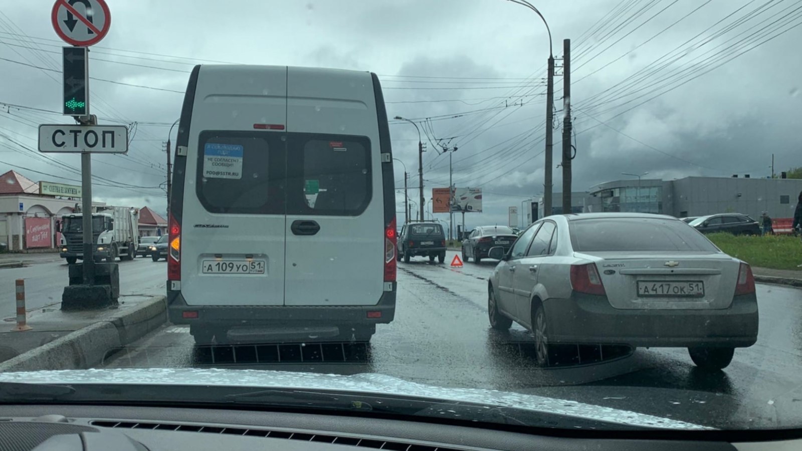 Северпост мурманск. Автомобиль на дороге. Мурманск Кольский проспект.